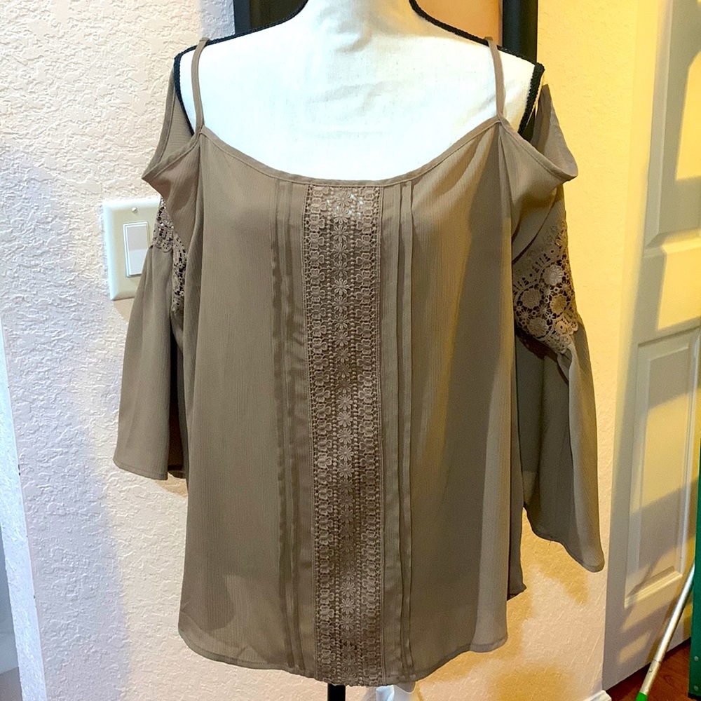 NWT New York & Co XL Cold Shoulder Blouse